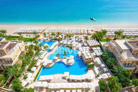 Studio Apartment in Dubai Studio City, UAE No. 137935 5