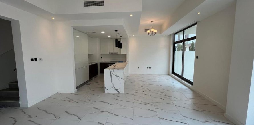 4 bedrooms Townhouse in Dubai, UAE No. 199484