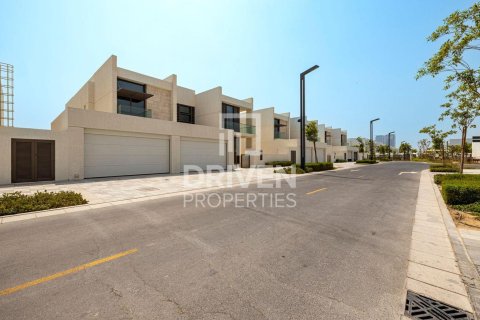 6 bedrooms Villa in District One, UAE No. 192940 27
