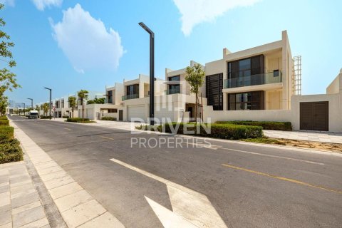 6 bedrooms Villa in District One, UAE No. 192940 28