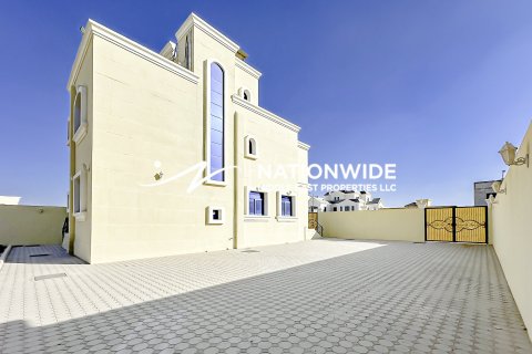 Villa de 5 dormitorios en Abu Dhabi, UAE No. 134409