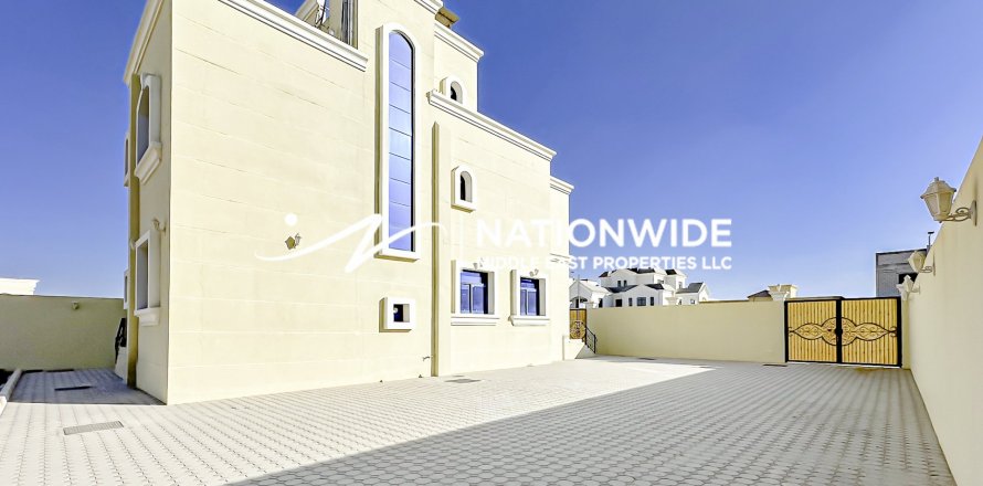 Villa de 5 dormitorios en Abu Dhabi, UAE No. 134409
