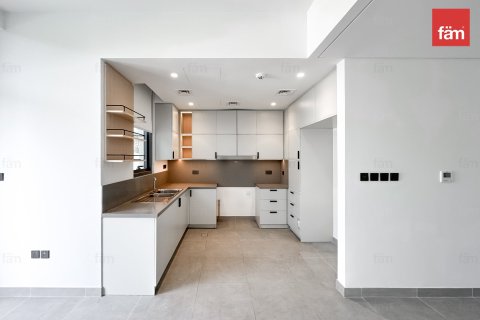 4 bedrooms Villa in Dubai, UAE No. 137442 3