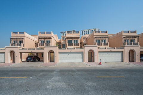 Villa de 4 dormitorios en Al Barsha, UAE No. 202365 3