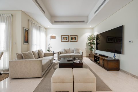 Villa de 4 dormitorios en Al Barsha, UAE No. 202365 6