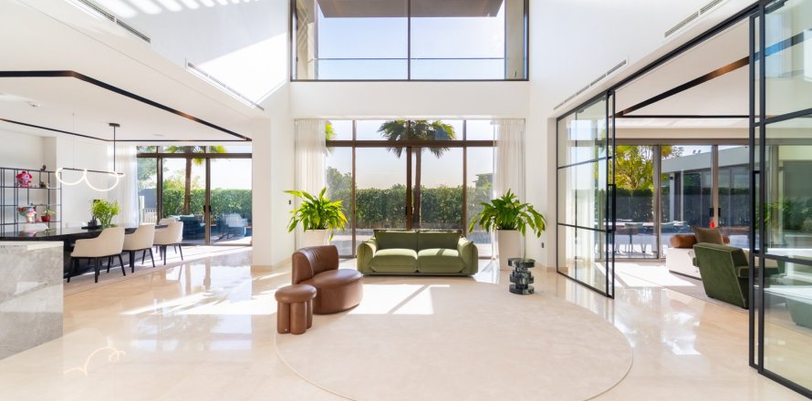 Вилла с 6 спальнями в Дубай, ОАЭ №147076