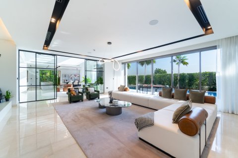 Вилла с 6 спальнями в Дубай, ОАЭ №147076 3