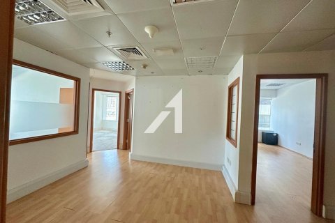 124m² Office in Sheikh Zayed Road, UAE No. 151385 13