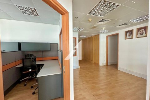 124m² Office in Sheikh Zayed Road, UAE No. 151385 6