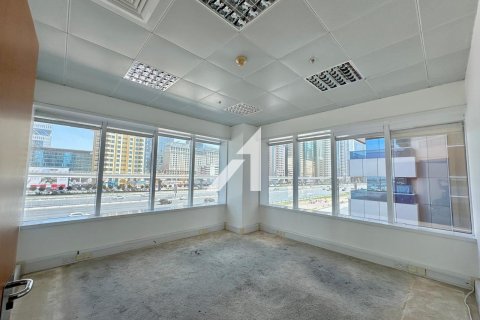 124m² Office in Sheikh Zayed Road, UAE No. 151385 9