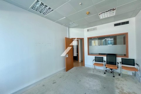 124m² Office in Sheikh Zayed Road, UAE No. 151385 4