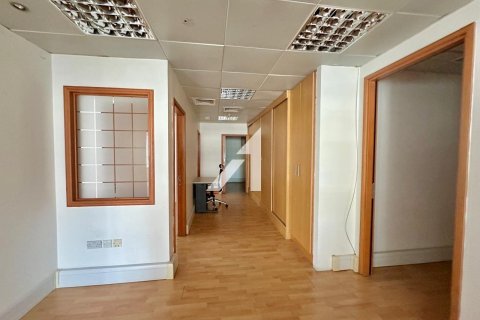 124m² Office in Sheikh Zayed Road, UAE No. 151385