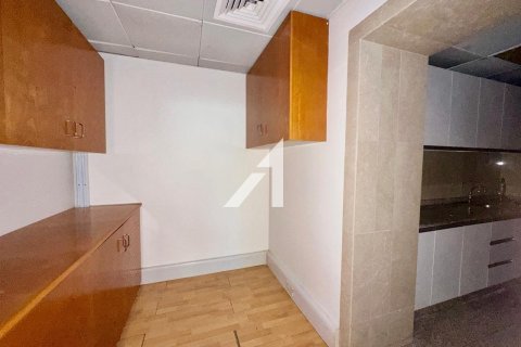 124m² Office in Sheikh Zayed Road, UAE No. 151385 3