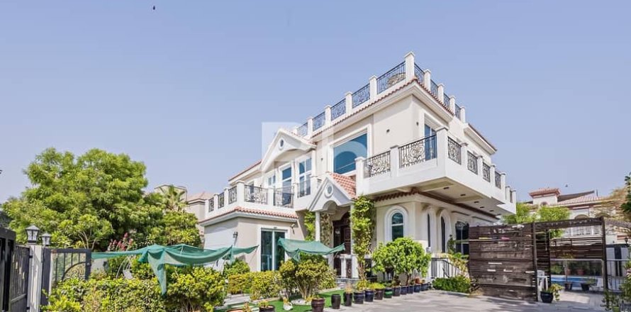 7 bedrooms Villa  No. 114448