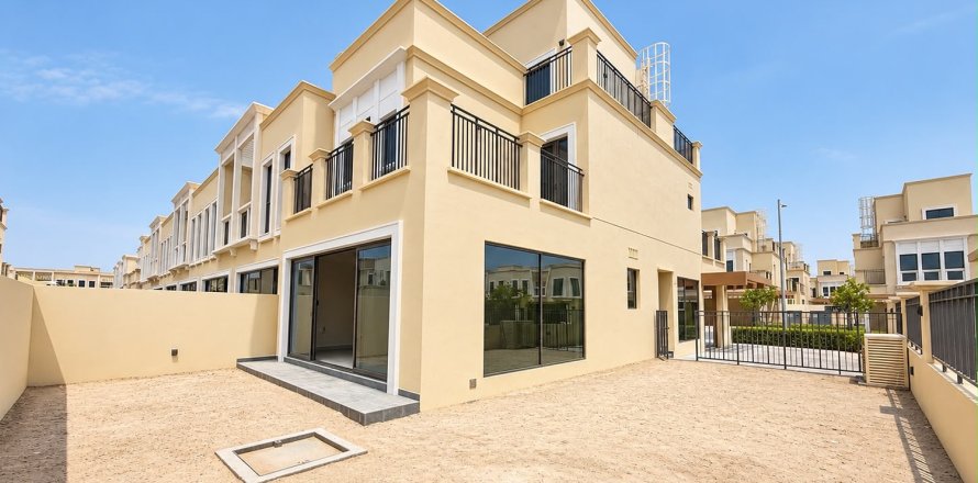 Townhouse de 5 dormitorios en Damac Lagoons, UAE No. 208718