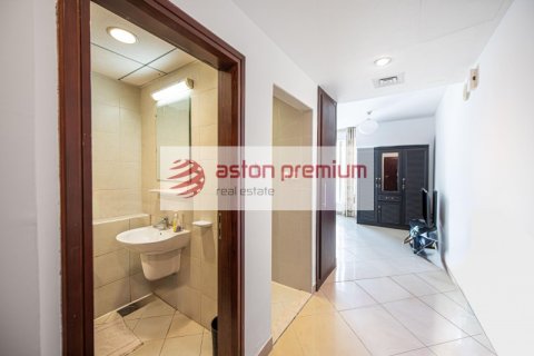 Studio Apartment in Icon Tower 2, UAE No. 207889 12