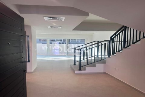 4 bedrooms Townhouse in Dubai, UAE No. 185639 2