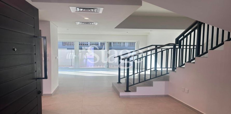 4 bedrooms Townhouse in Dubai, UAE No. 185639