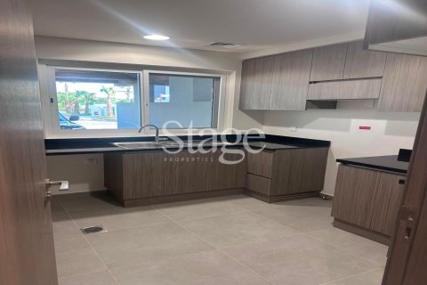 4 bedrooms Townhouse in Dubai, UAE No. 185639 6