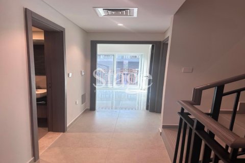 4 bedrooms Townhouse in Dubai, UAE No. 185639 8