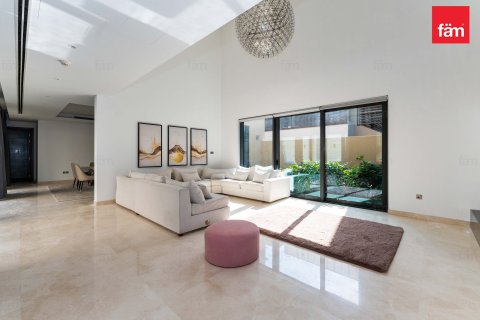 4 bedrooms Villa in Dubai, UAE No. 135635 10