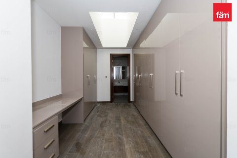 4 bedrooms Villa in Dubai, UAE No. 135635 3