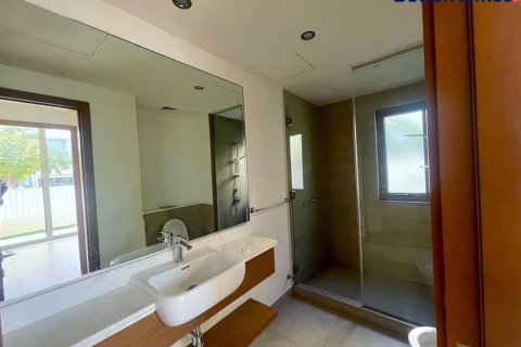 Villa de 4 dormitorios  No. 114705 2