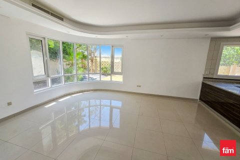 4 bedrooms Villa in Dubai, UAE No. 164286 10