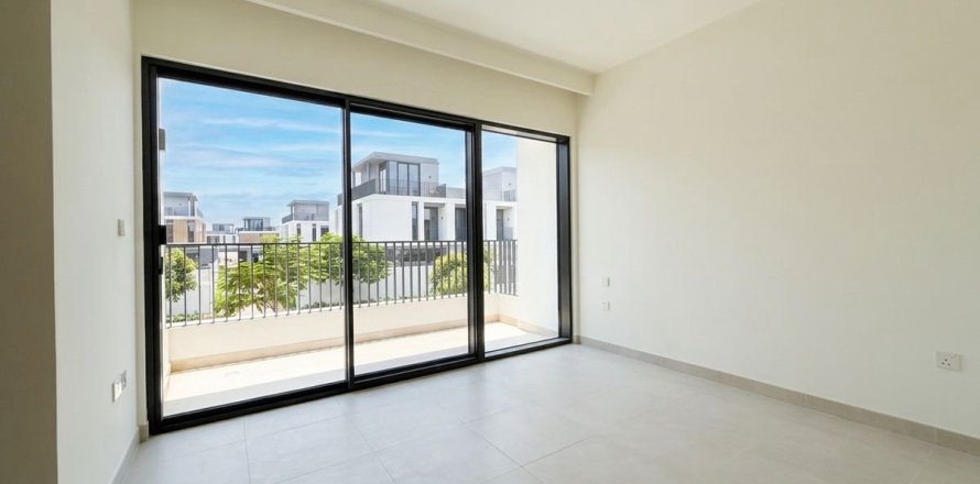 3 bedrooms Villa in Dubai, UAE No. 164282