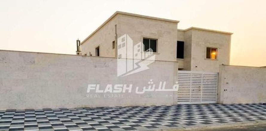 Вилла с 6 спальнями  №124531